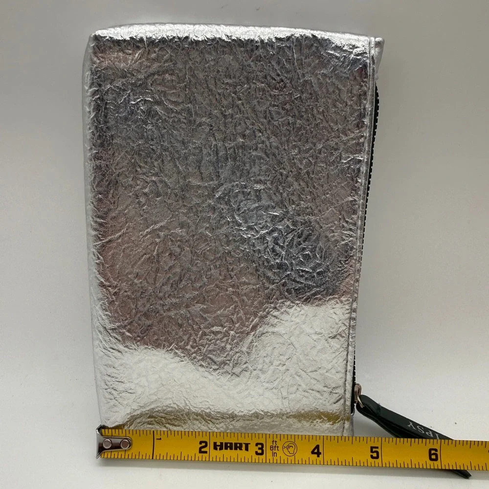 IPSY Makeup Bag Womens Silver Crinkled Metallic Textured Zipper Pouch 020600